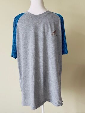 adidas Men’s Grey Heather and Blue Short Sleeve Tee  Raglan Sleeves EUC Size L